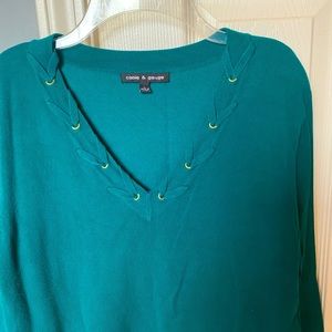 Women’s Cable and Gauge green sweater